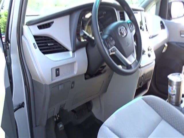 2017 Toyota Sienna LE